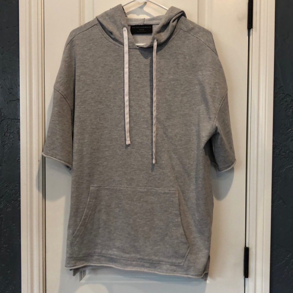 No Boundaries Short Sleeve Hoodie Size M (38-40)